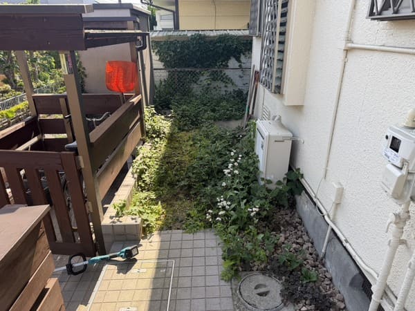 東京都八王子市_草刈り_自転車置き場_作業前