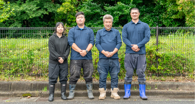 スタッフ4名